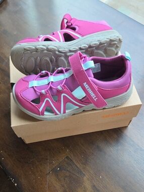 Merrell Size 2 Girl's Pink and Light Aqua Water Shoes